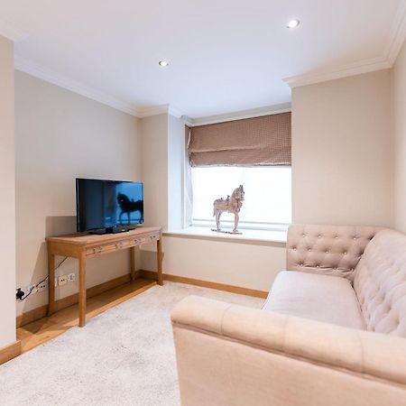 Luxury 6 Bedroom House In Southwick Street ロンドン エクステリア 写真