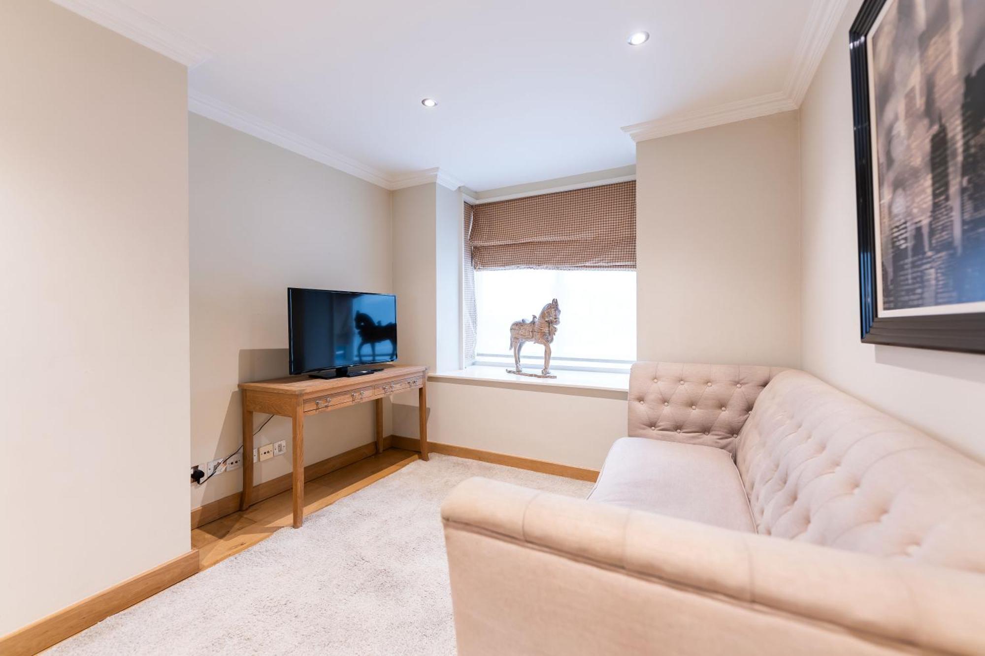 Luxury 6 Bedroom House In Southwick Street ロンドン エクステリア 写真