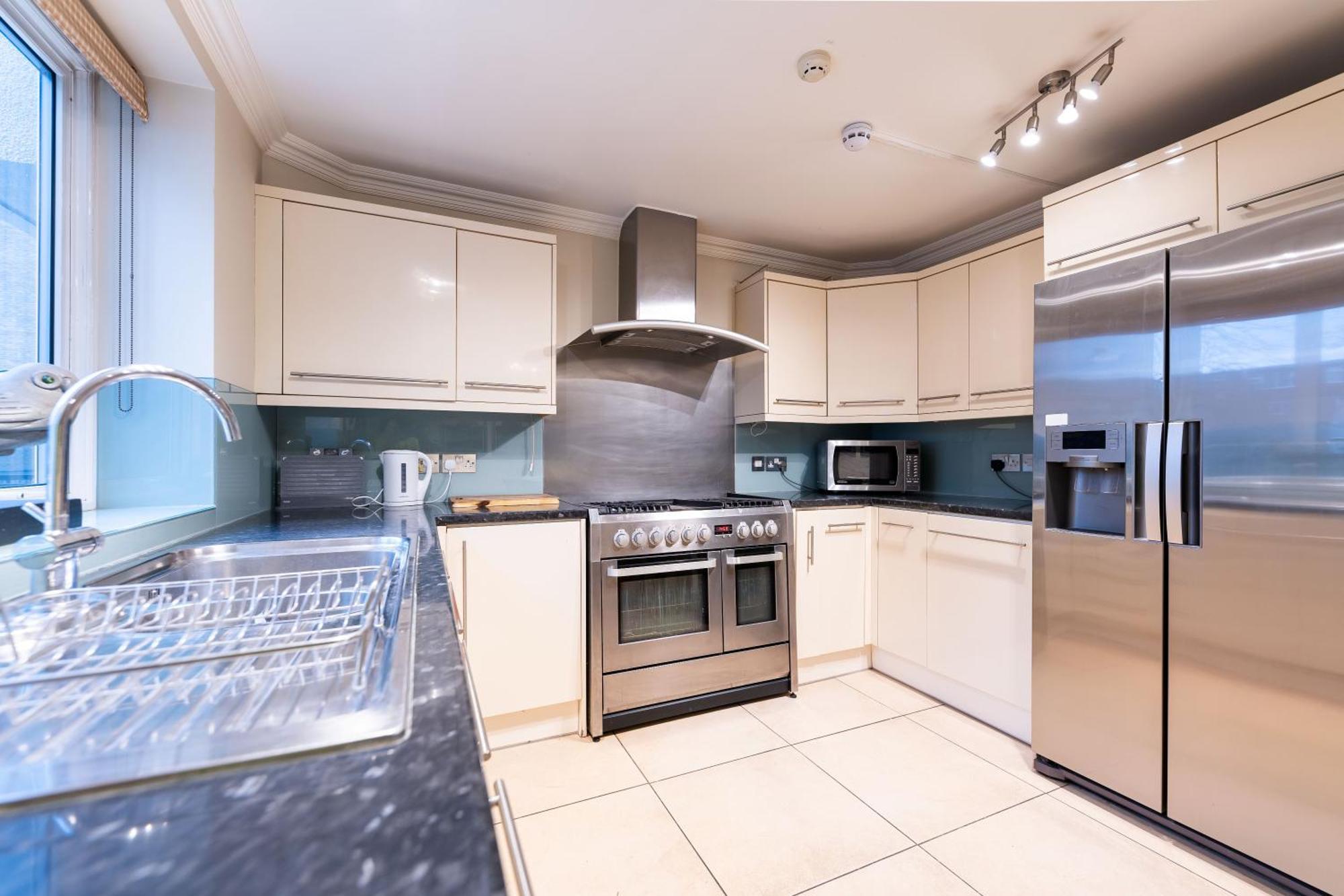 Luxury 6 Bedroom House In Southwick Street ロンドン エクステリア 写真