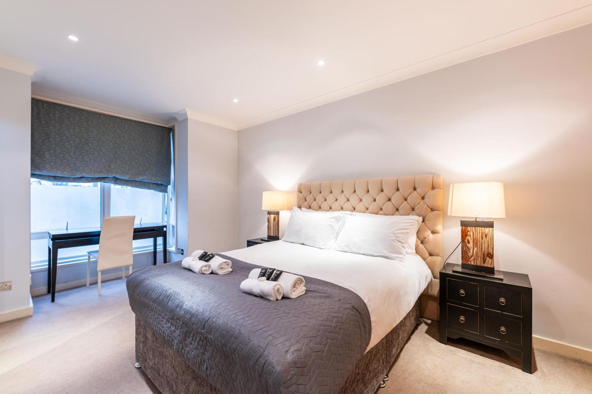 Luxury 6 Bedroom House In Southwick Street ロンドン エクステリア 写真