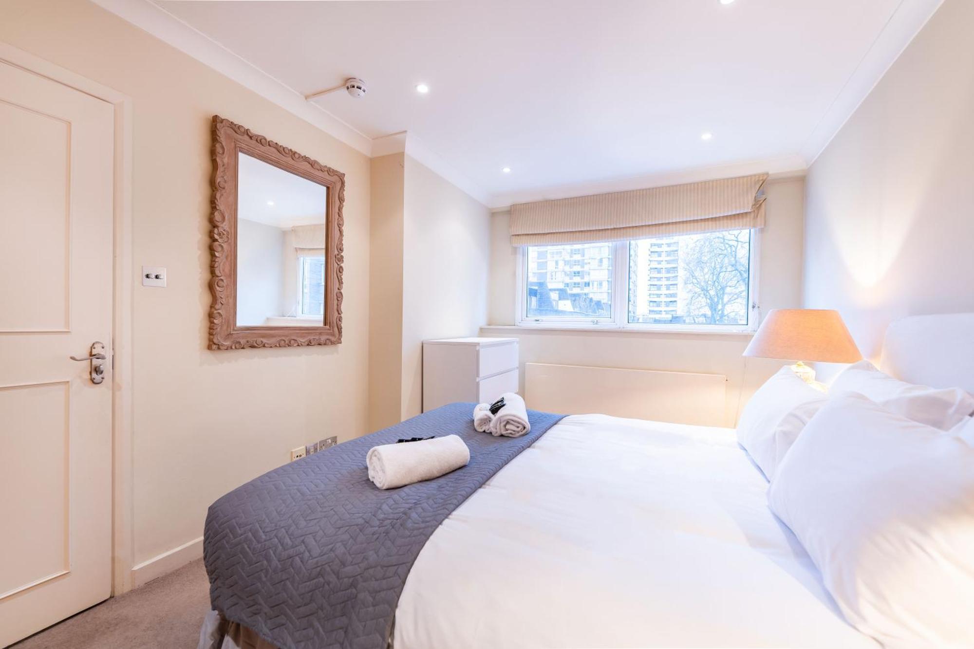 Luxury 6 Bedroom House In Southwick Street ロンドン エクステリア 写真