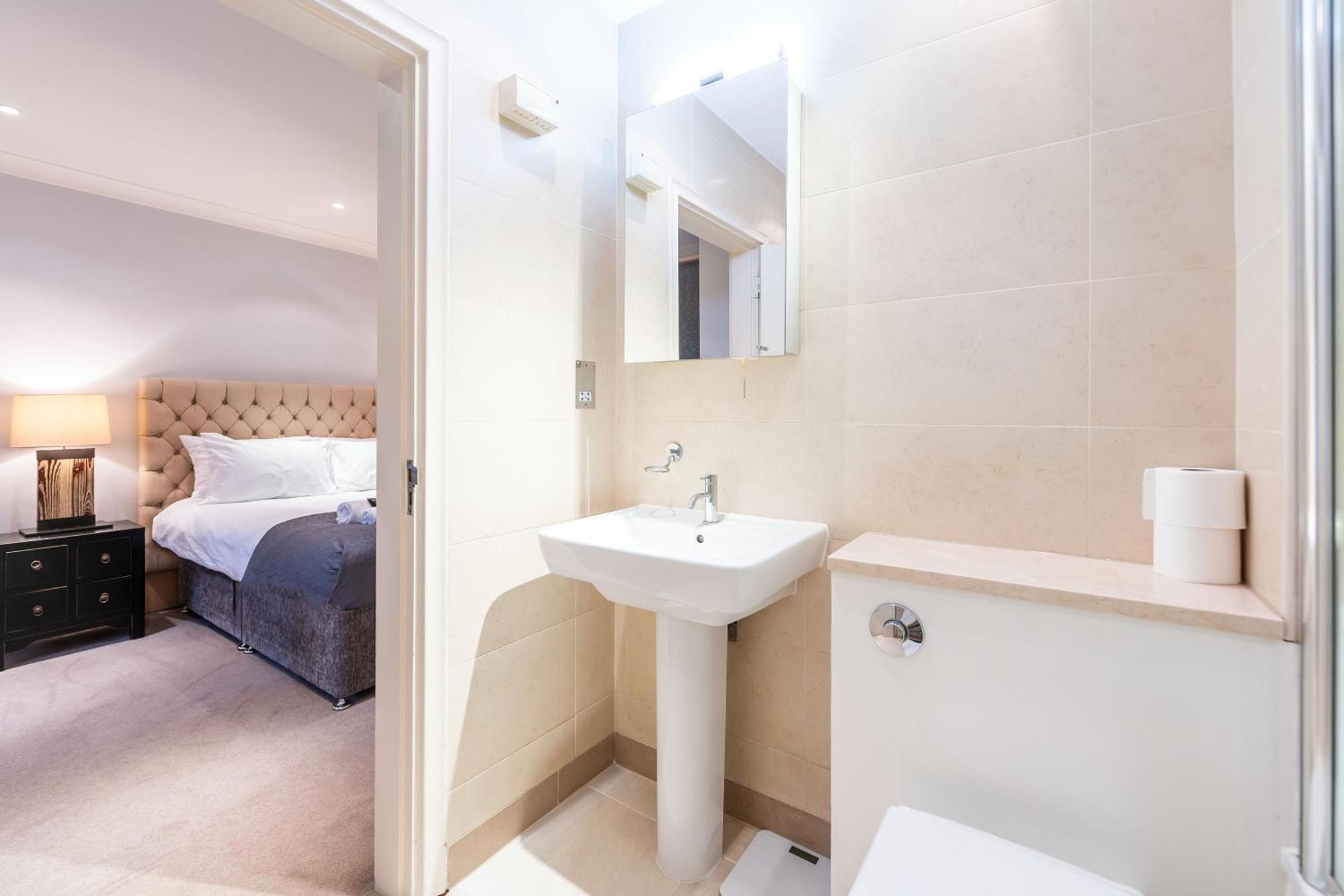 Luxury 6 Bedroom House In Southwick Street ロンドン エクステリア 写真
