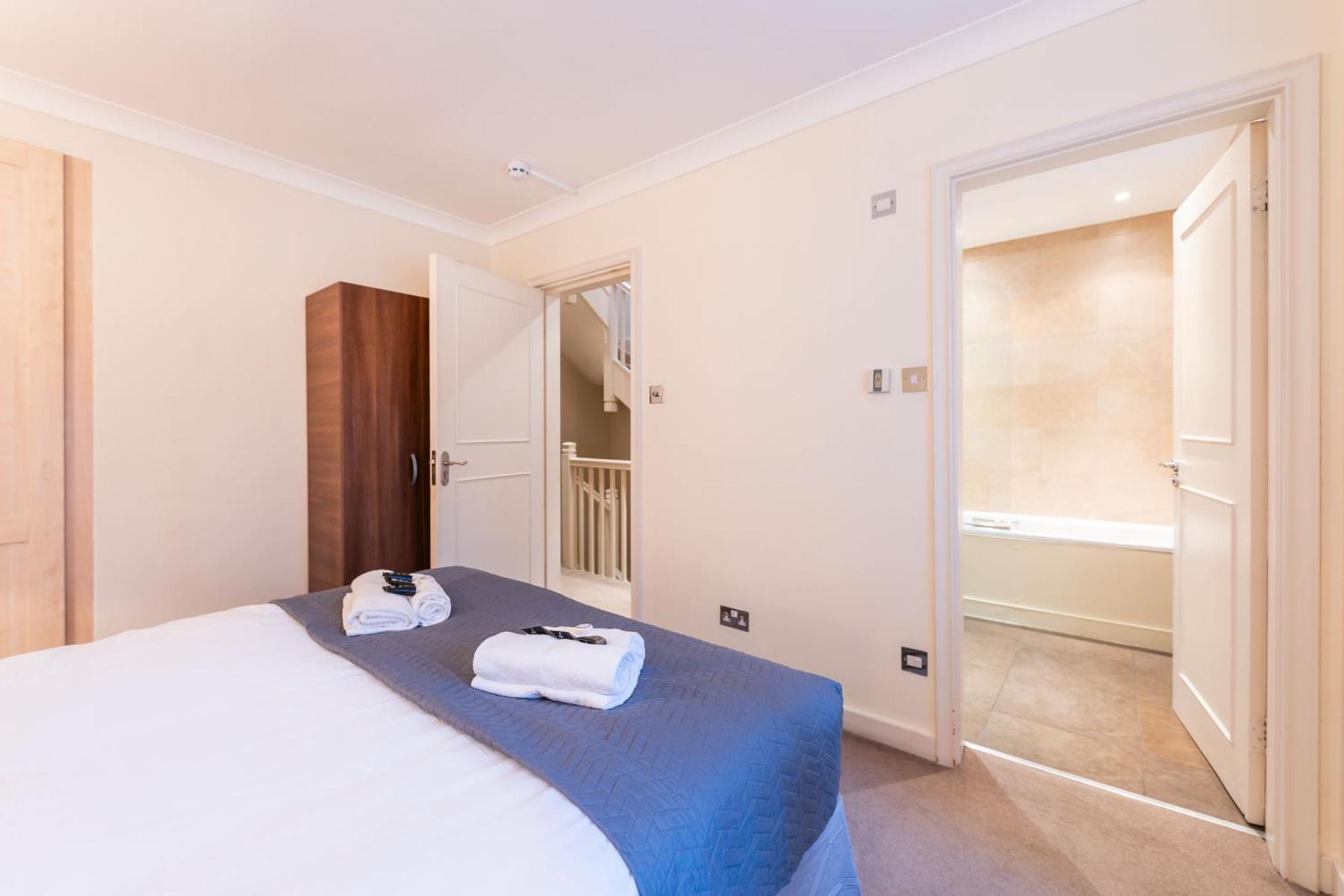 Luxury 6 Bedroom House In Southwick Street ロンドン エクステリア 写真